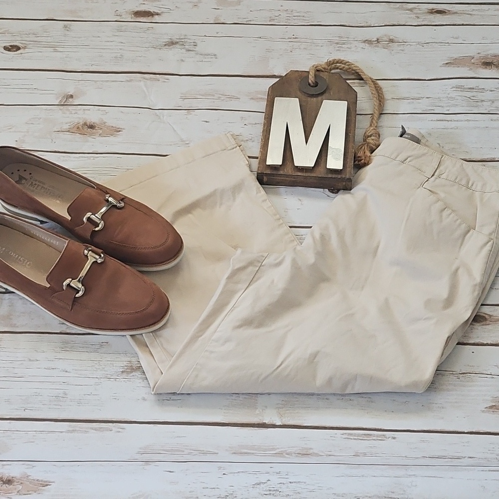 *PRICE DROP*
Croft & Barrow Light Tan Capri Pants